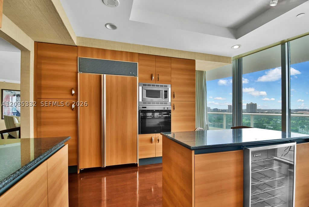 TOWERS OF PORTO VITA-SOUT - Residential Lease