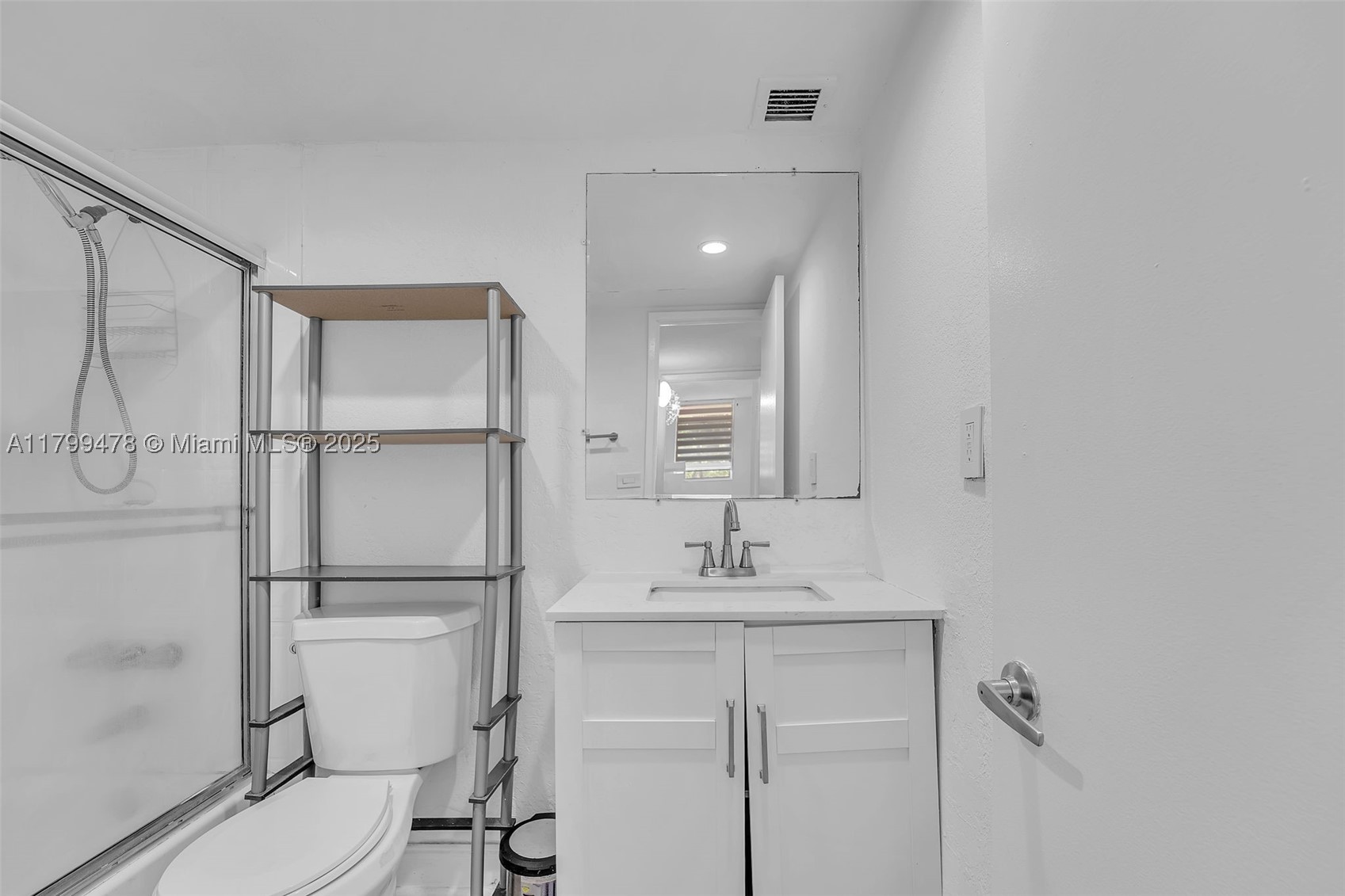 YOLANDA VILLAS CONDO - Residential