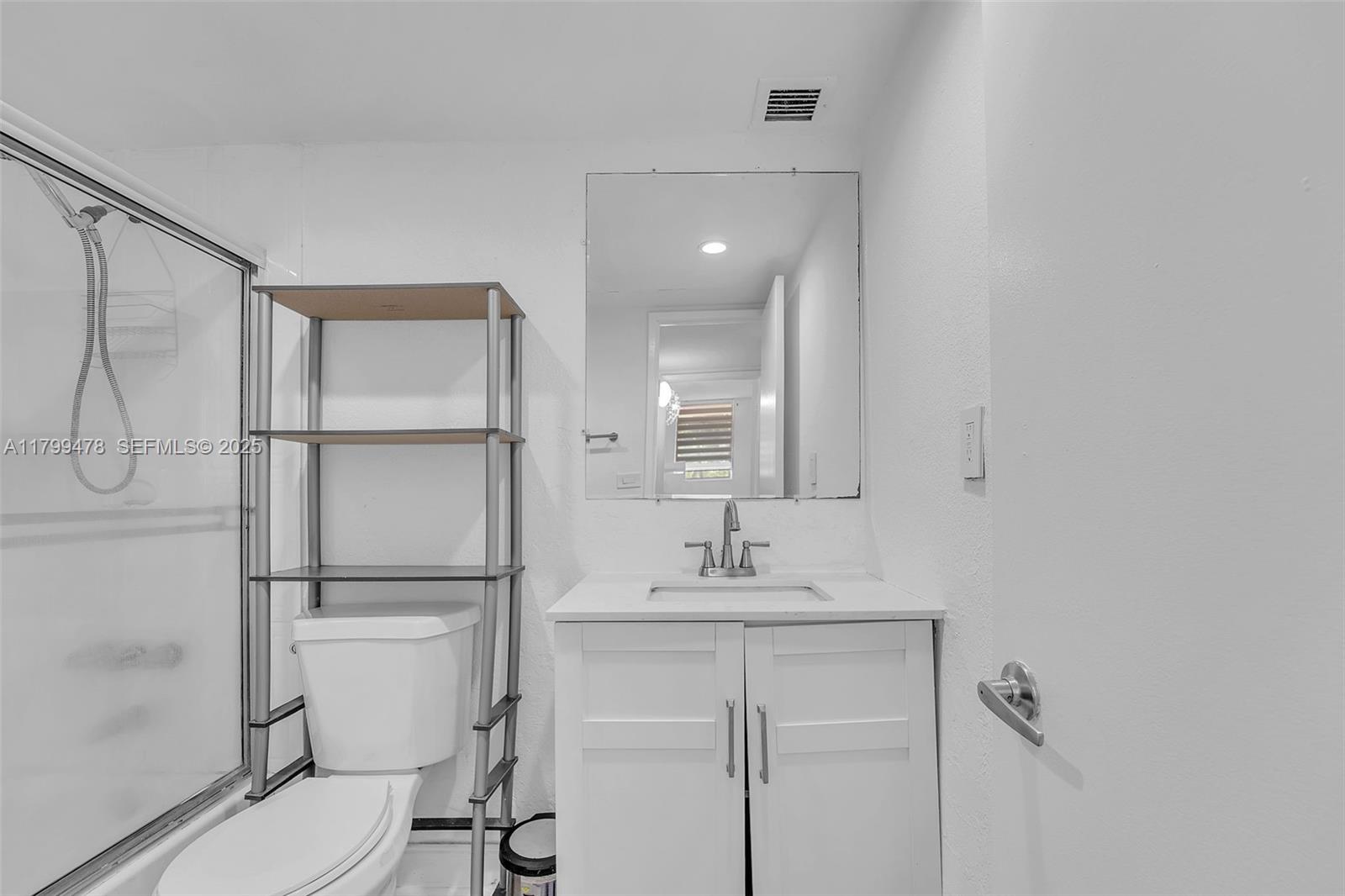 YOLANDA VILLAS CONDO - Residential