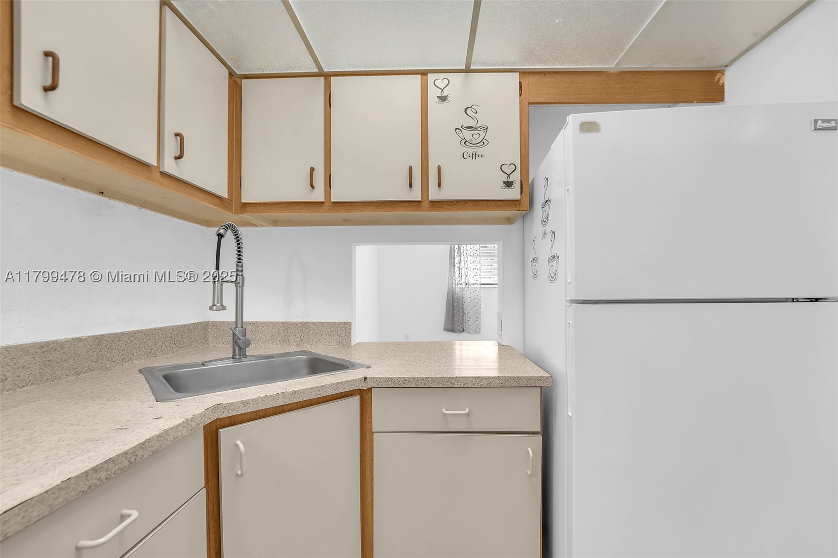 YOLANDA VILLAS CONDO - Residential