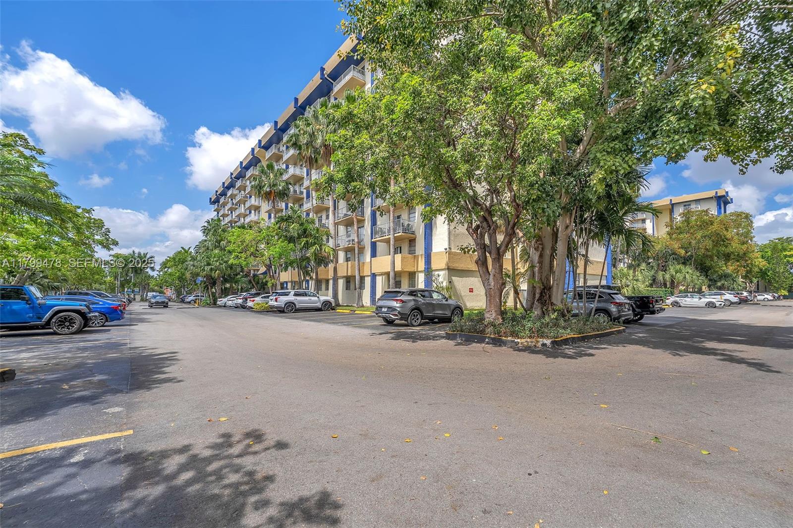 YOLANDA VILLAS CONDO - Residential