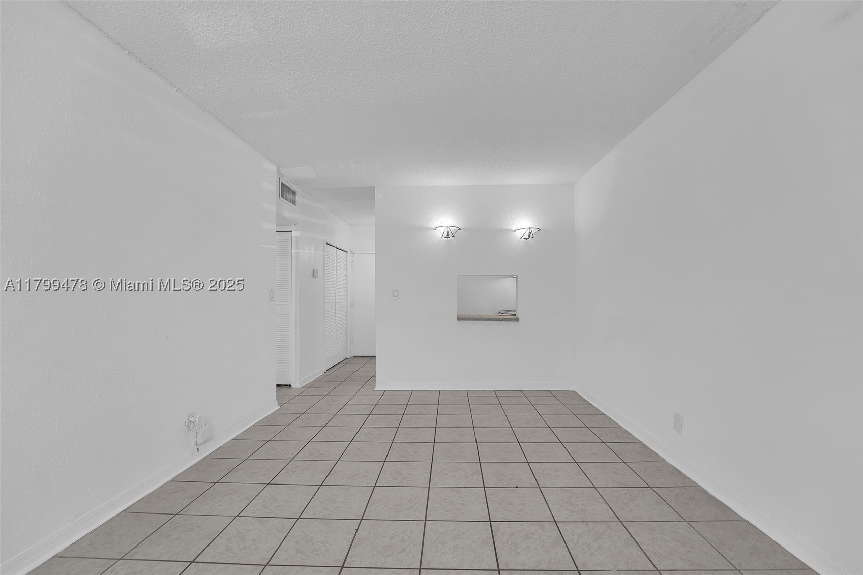 YOLANDA VILLAS CONDO - Residential