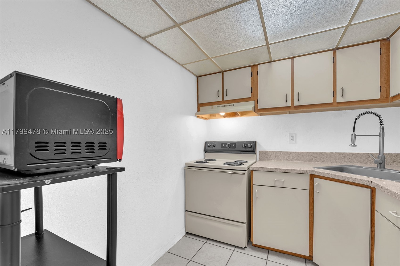 YOLANDA VILLAS CONDO - Residential