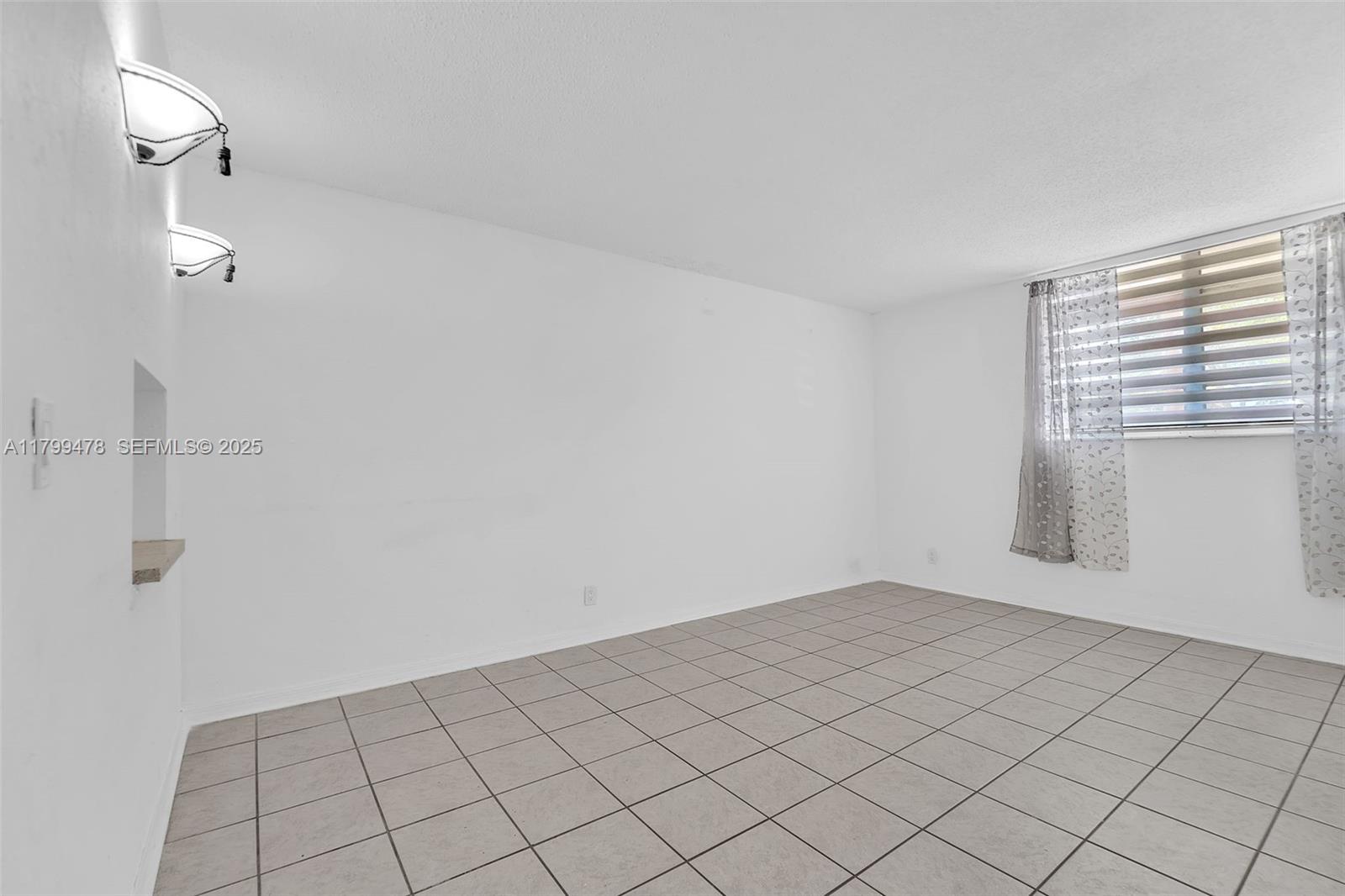 YOLANDA VILLAS CONDO - Residential