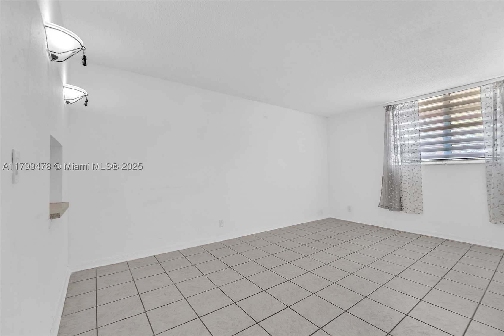 YOLANDA VILLAS CONDO - Residential