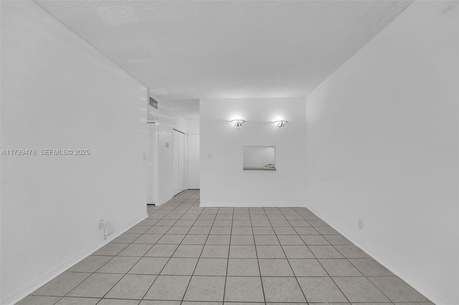YOLANDA VILLAS CONDO - Residential