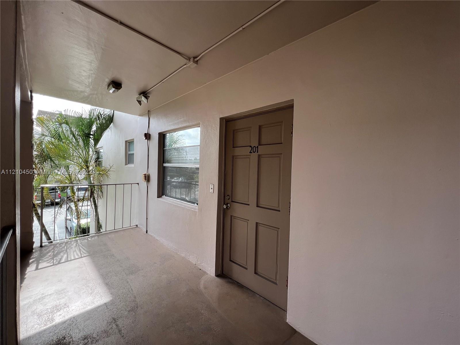 ARROWHEAD CONDO 7 - Residential