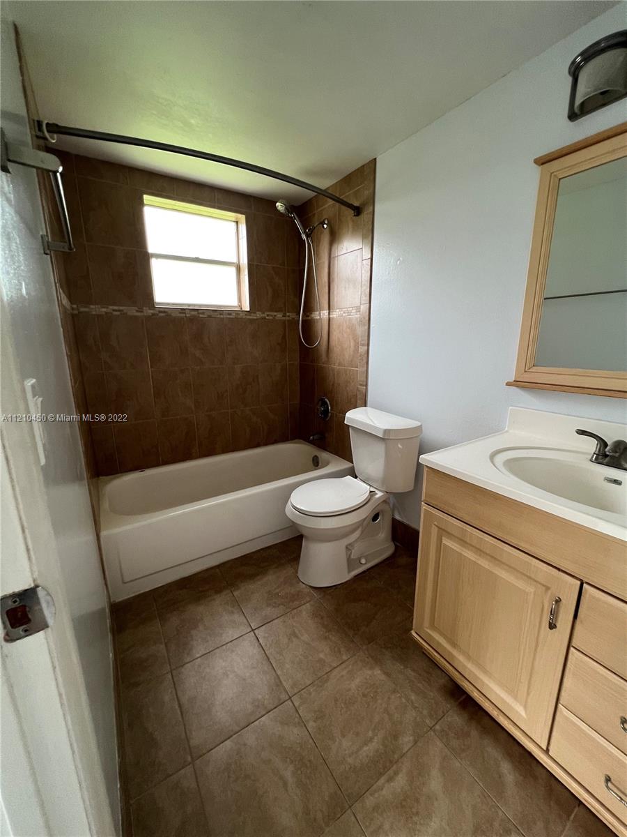 ARROWHEAD CONDO 7 - Residential