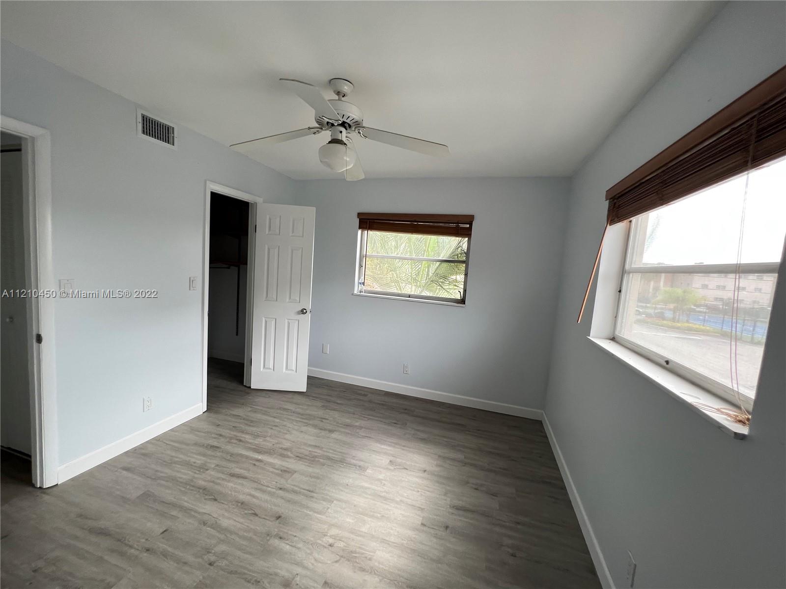 ARROWHEAD CONDO 7 - Residential