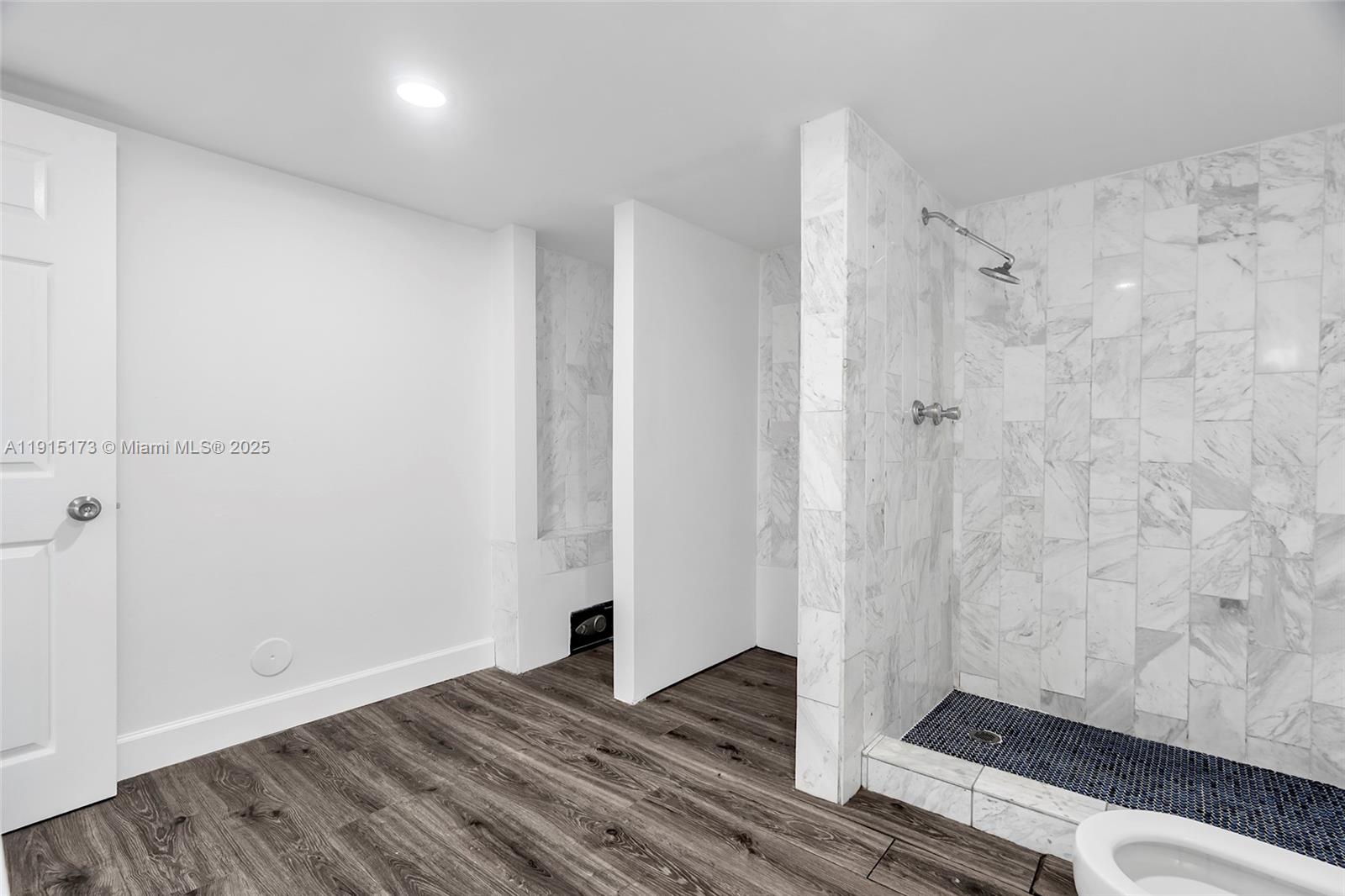 FOUR AMBASSADORS CONDO PH - Residential