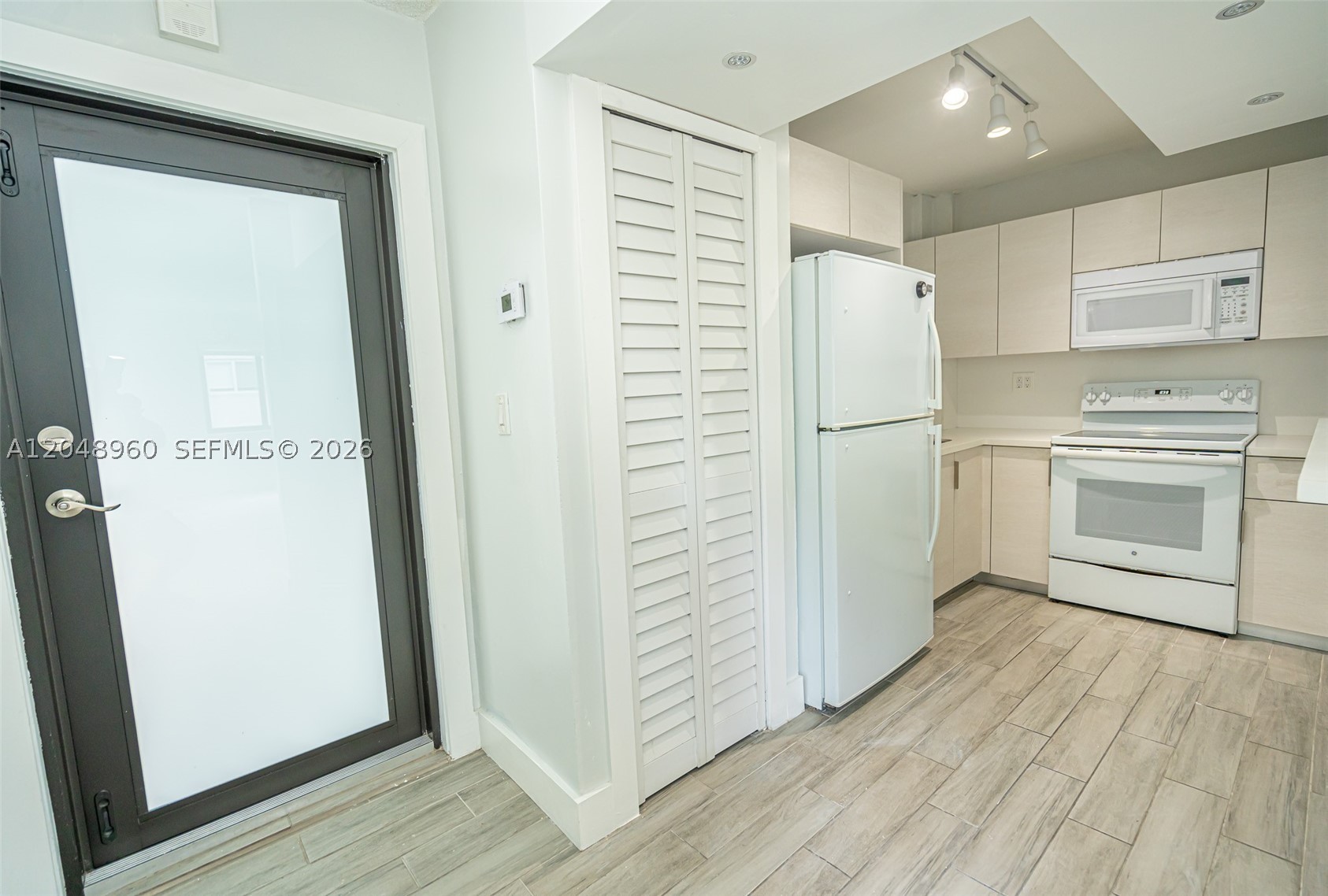C GAB DOUGLAS SEC - Residential Lease