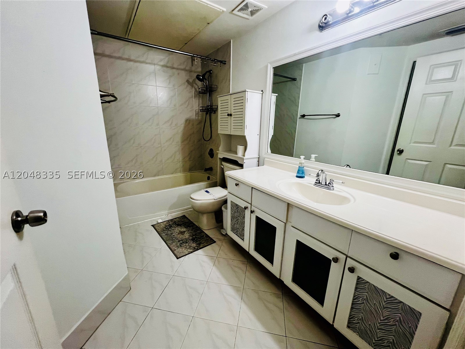 VILLAS DE TUSCANY CONDO - Residential Lease