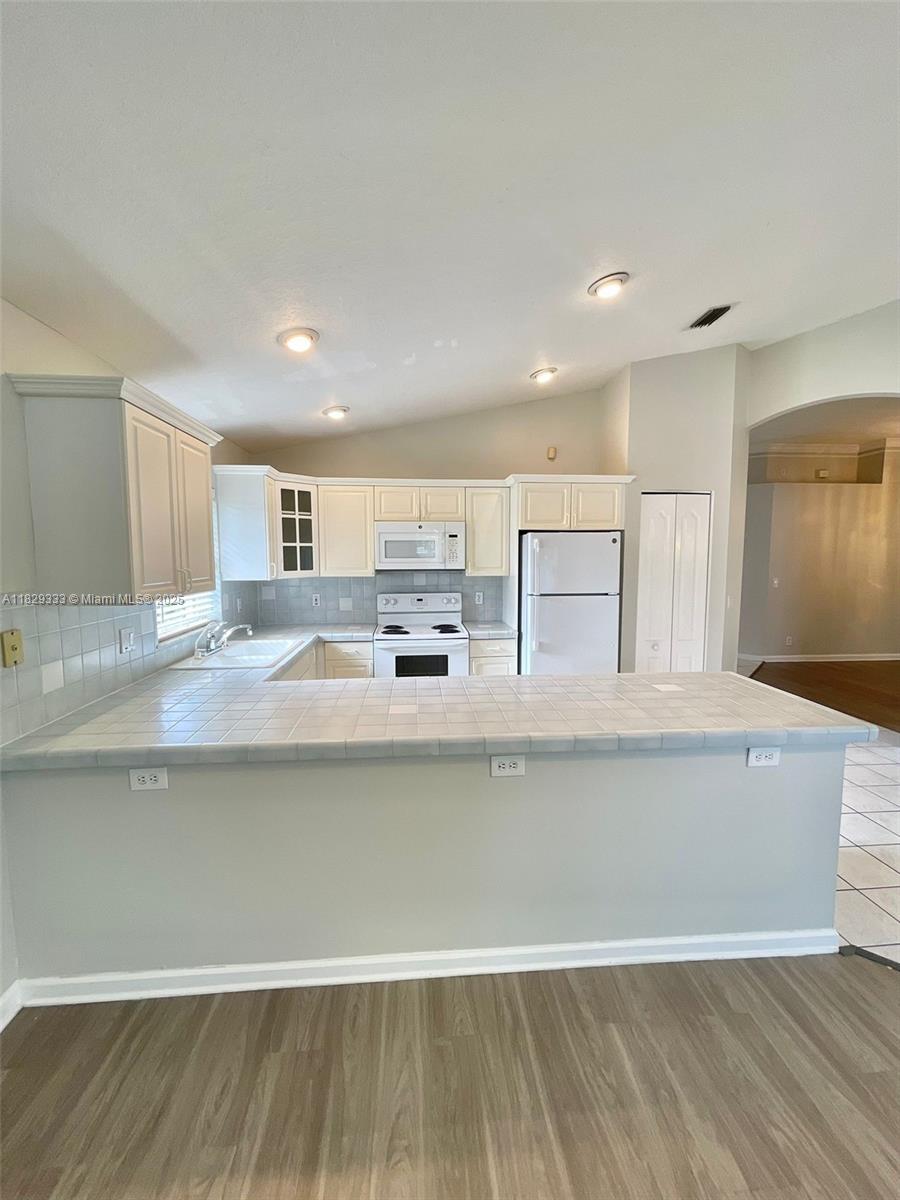 NORTH PALM BEACH HEIGHTS - Residential Lease