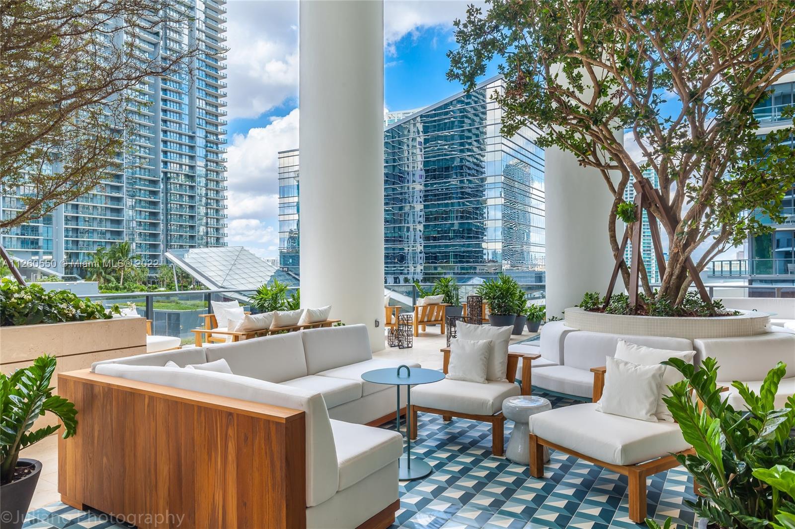 SLS Lux - Residential