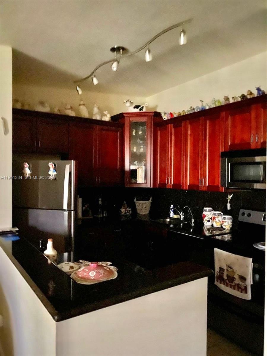 ASHMONT CONDOMINIUM F - Residential