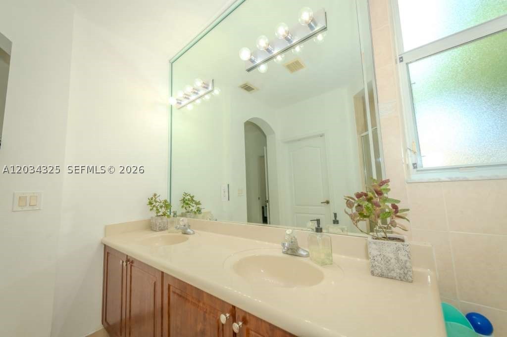 ISLANDS AT DORAL - Residential Lease