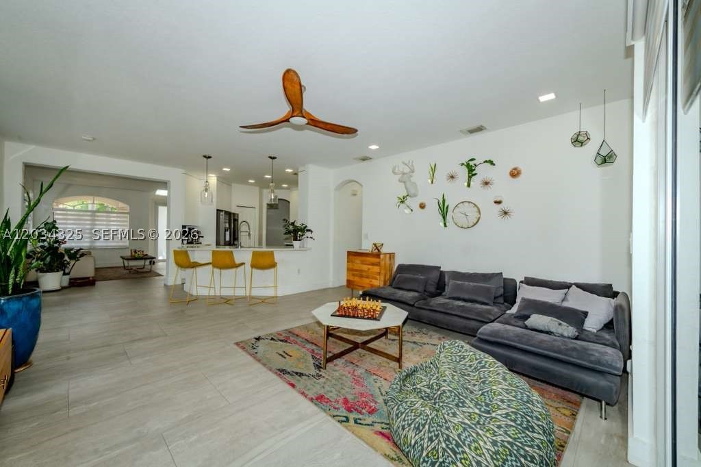 ISLANDS AT DORAL - Residential Lease