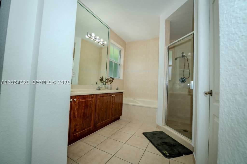 ISLANDS AT DORAL - Residential Lease