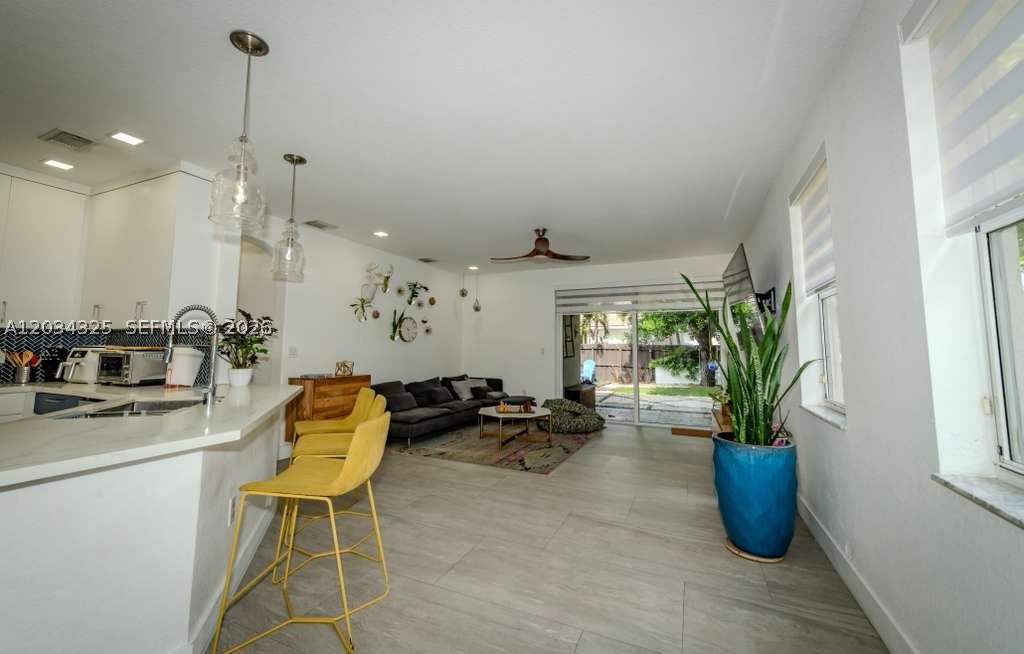 ISLANDS AT DORAL - Residential Lease