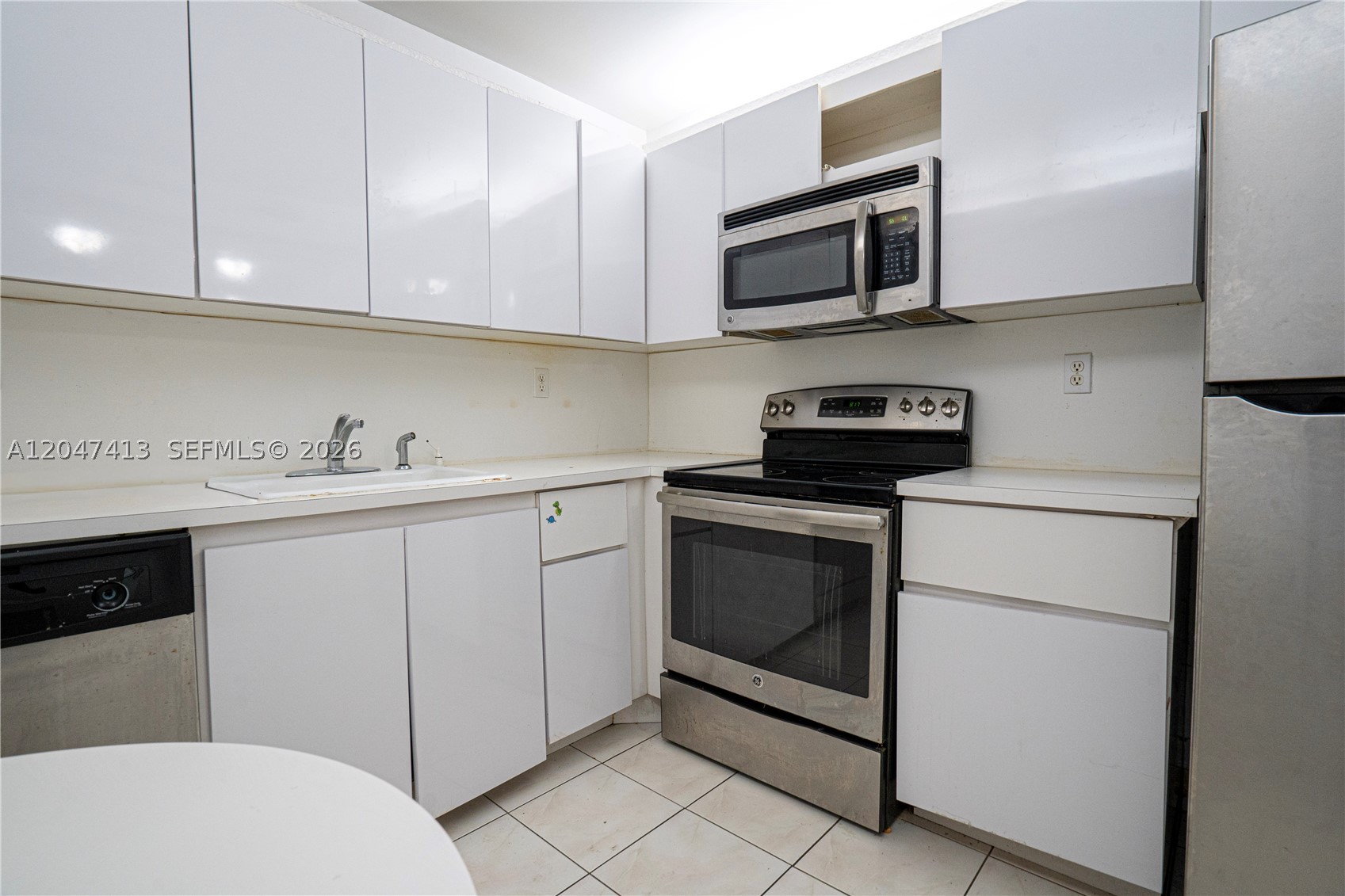 OLYMPUS CONDO PHASE - Residential
