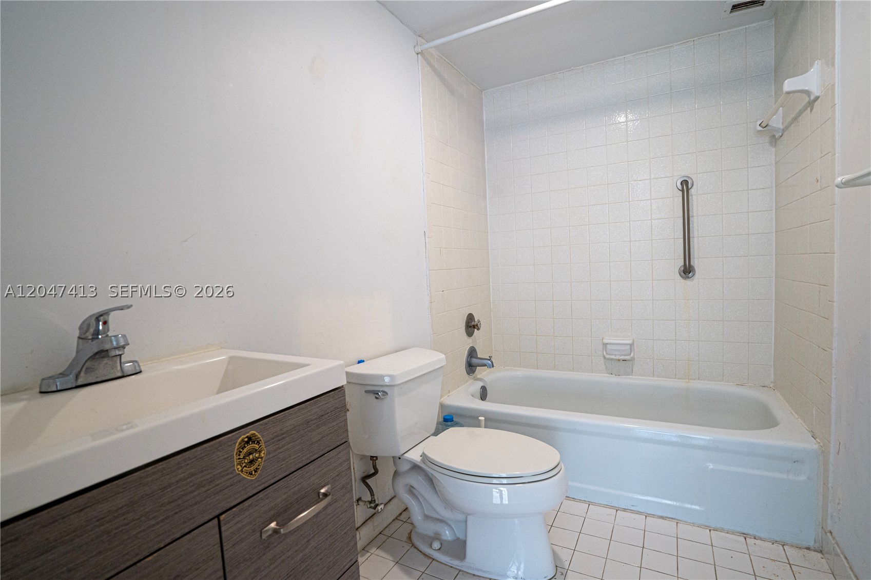 OLYMPUS CONDO PHASE - Residential