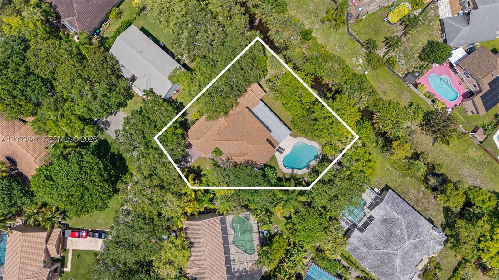 WOODSIDE ESTATES - Residential