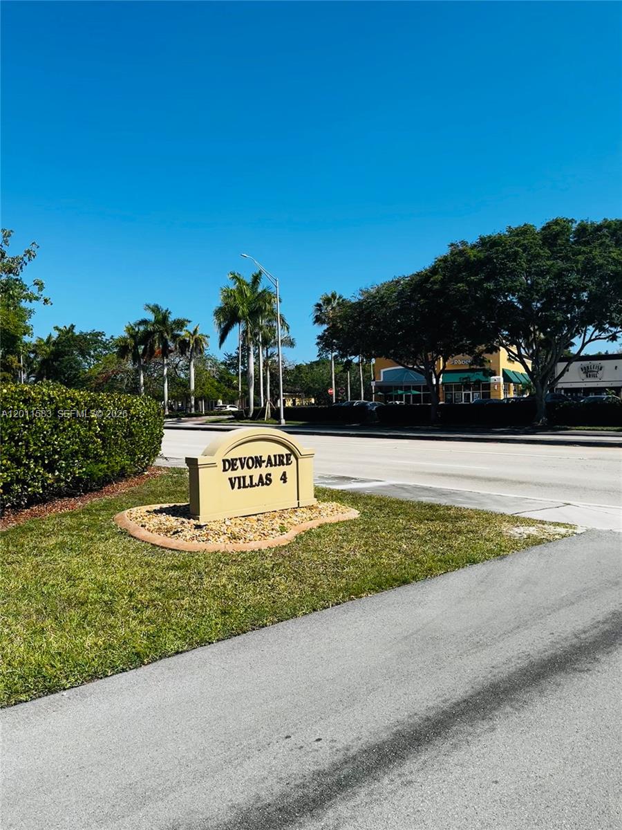 DEVON AIRE VILLAS SEC 8 - Residential