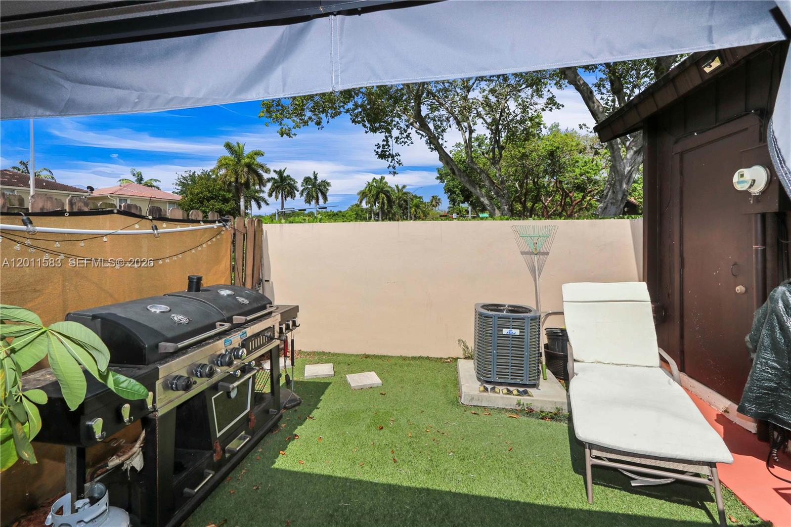 DEVON AIRE VILLAS SEC 8 - Residential