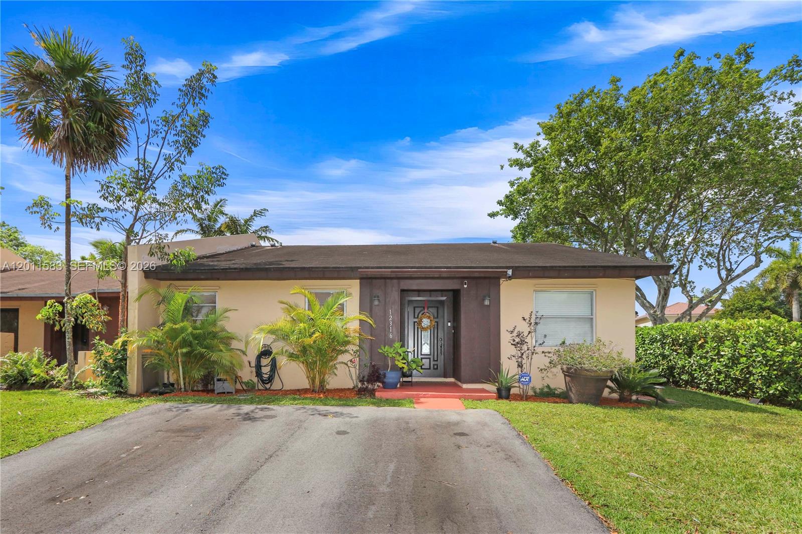 DEVON AIRE VILLAS SEC 8 - Residential