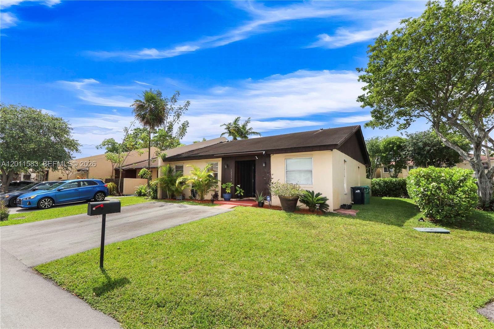 DEVON AIRE VILLAS SEC 8 - Residential