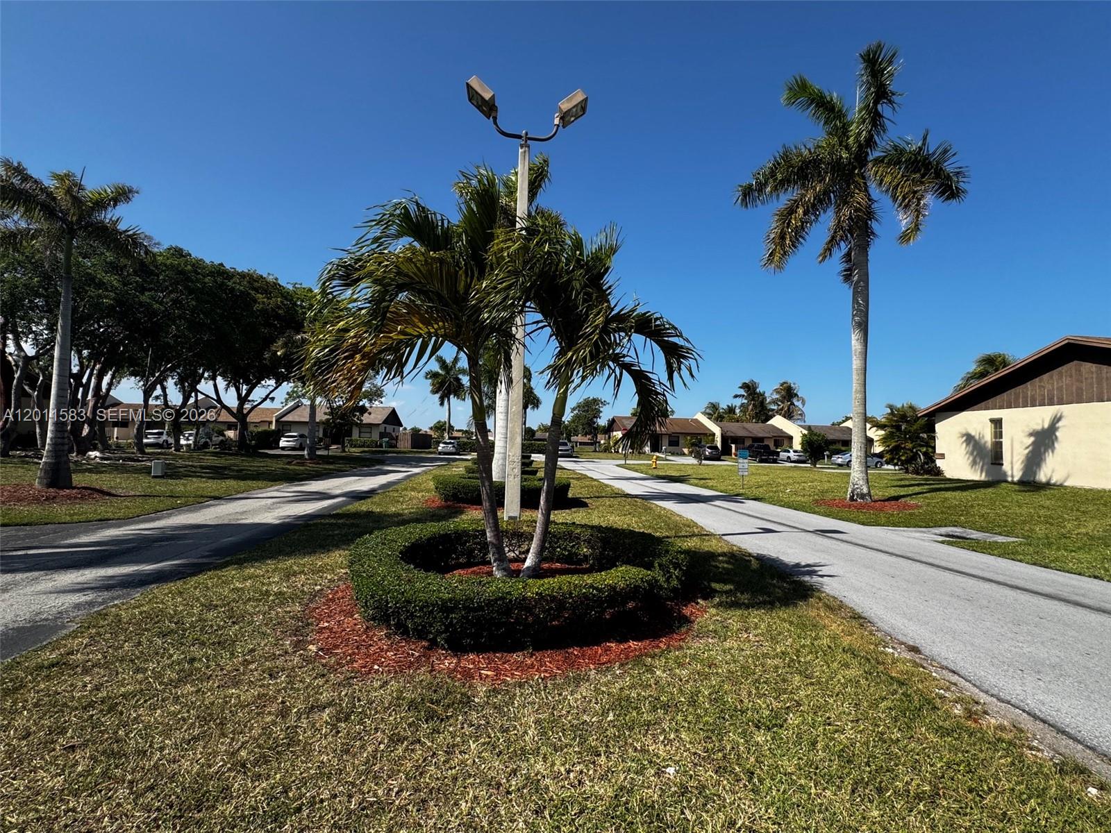 DEVON AIRE VILLAS SEC 8 - Residential