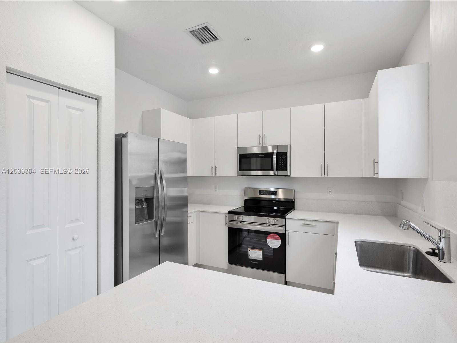SKYRISE TOWNHOMES - Residential Lease