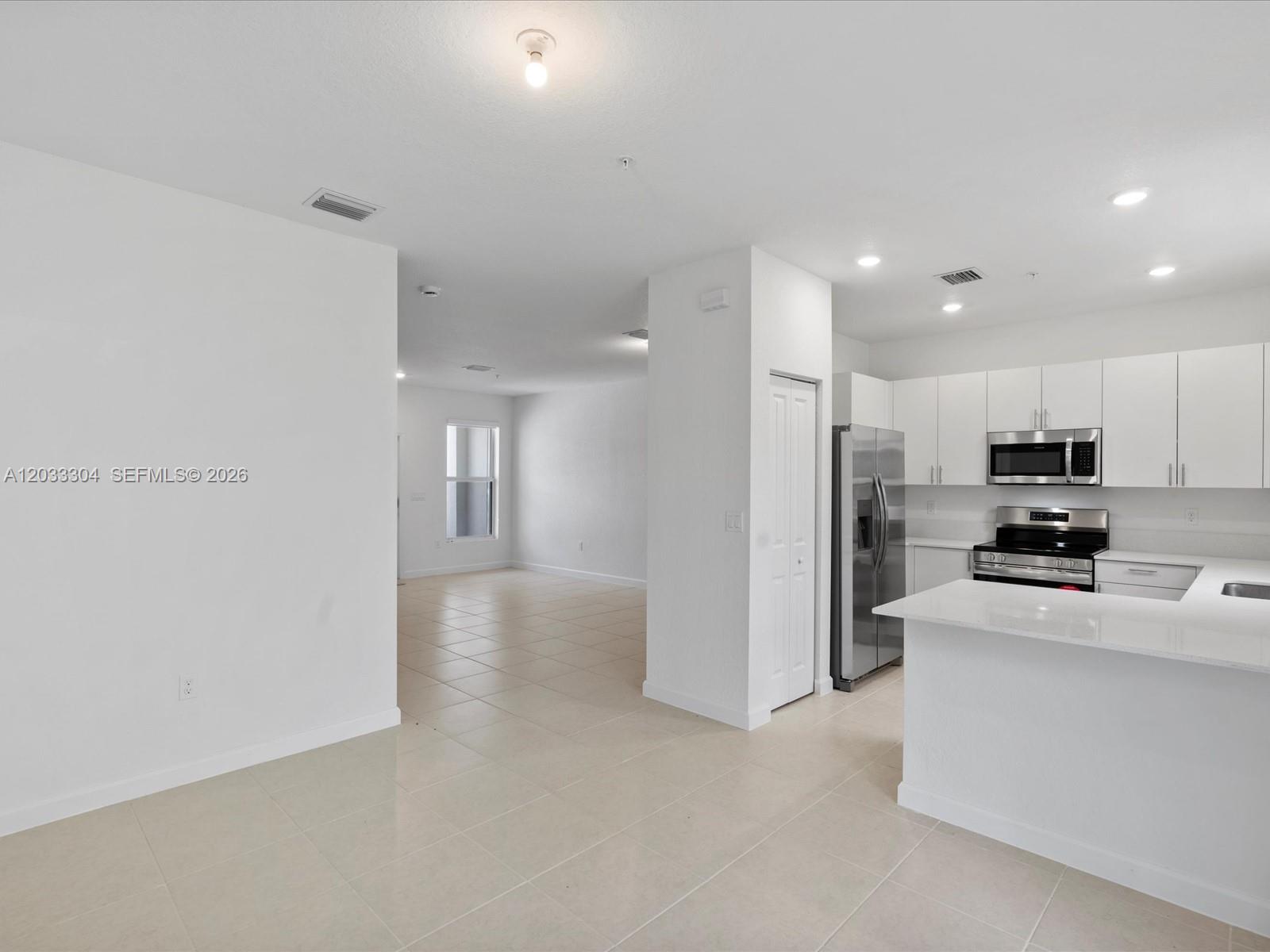SKYRISE TOWNHOMES - Residential Lease