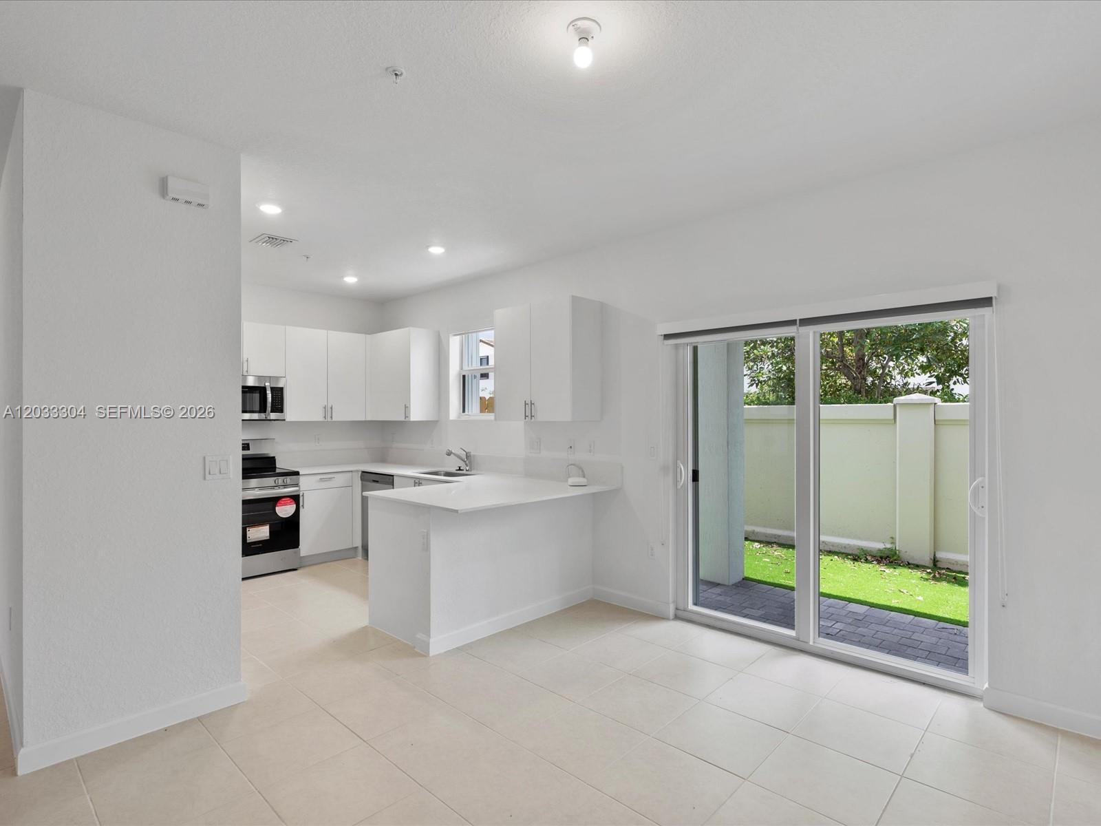 SKYRISE TOWNHOMES - Residential Lease