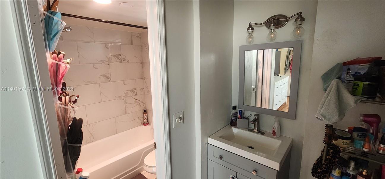 LIVE OAK CONDO FIVE - Residential Lease
