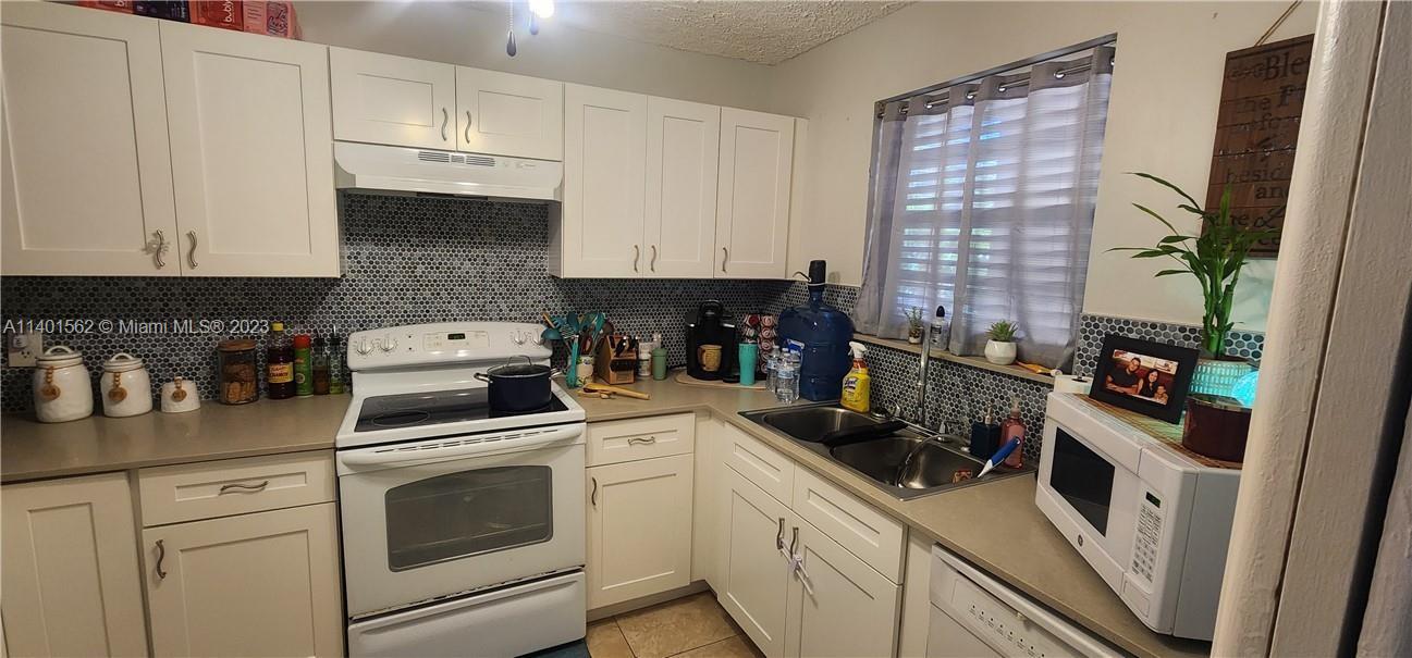 LIVE OAK CONDO FIVE - Residential Lease