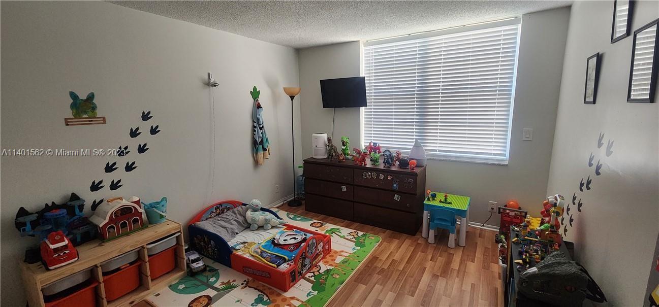 LIVE OAK CONDO FIVE - Residential Lease