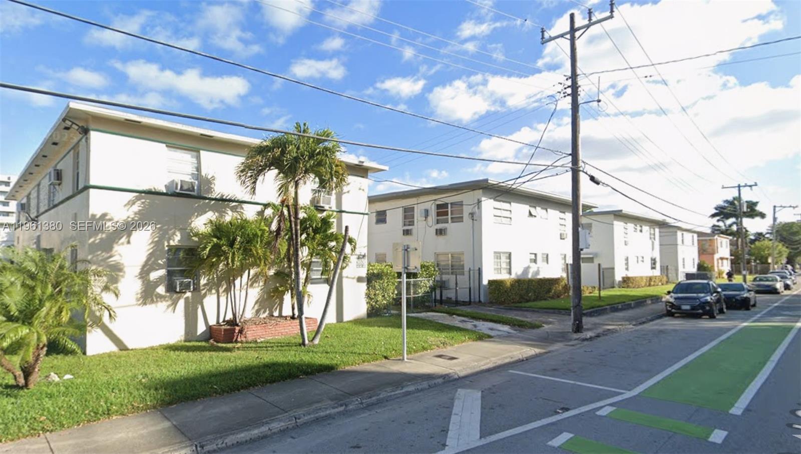 This 1-bedroom, 1-bathroom unit presents an excellent opportunity for investors. Located in the Little River area, it offers a functional layout within 476 Sq.Ft. Private community garden, off-street parking. Centrally located near Ironside, Citadel, shops, and dining, with easy access to Biscayne Blvd and public transportation. Great investment opportunity.