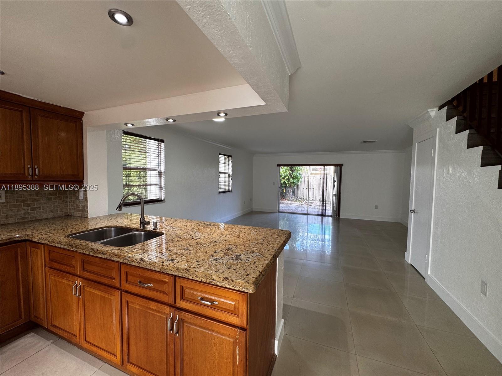 KENDALE LK TOWNHOUSE COND - Residential Lease