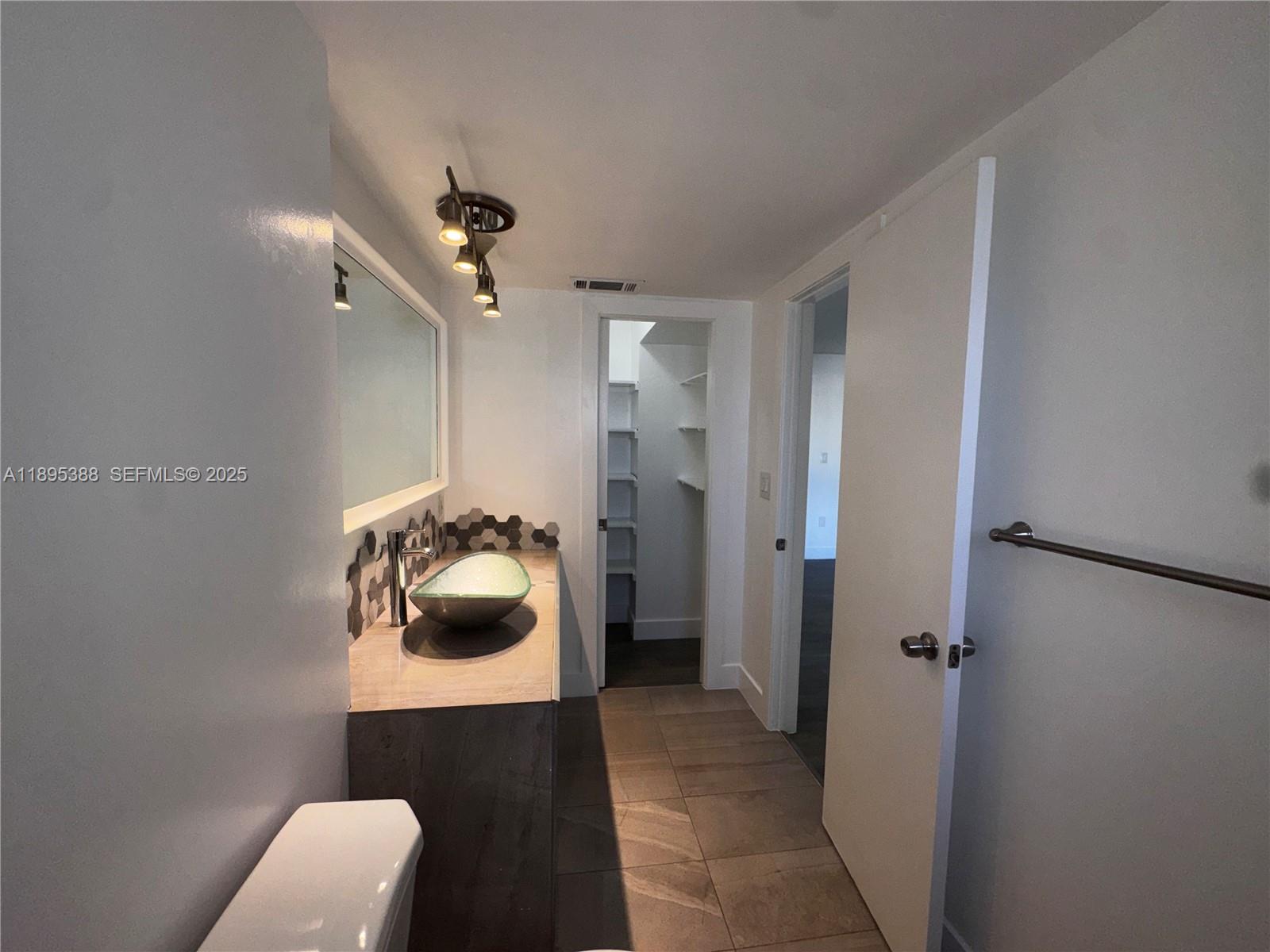 KENDALE LK TOWNHOUSE COND - Residential Lease