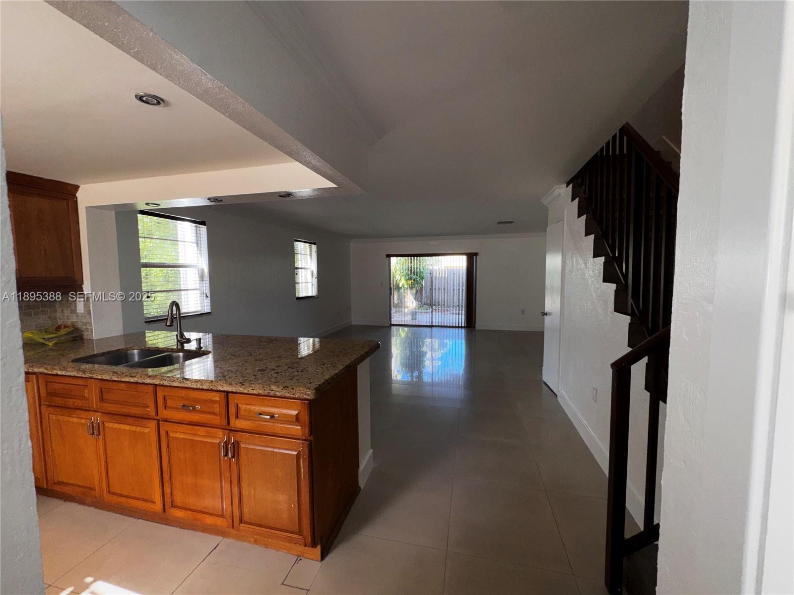 KENDALE LK TOWNHOUSE COND - Residential Lease
