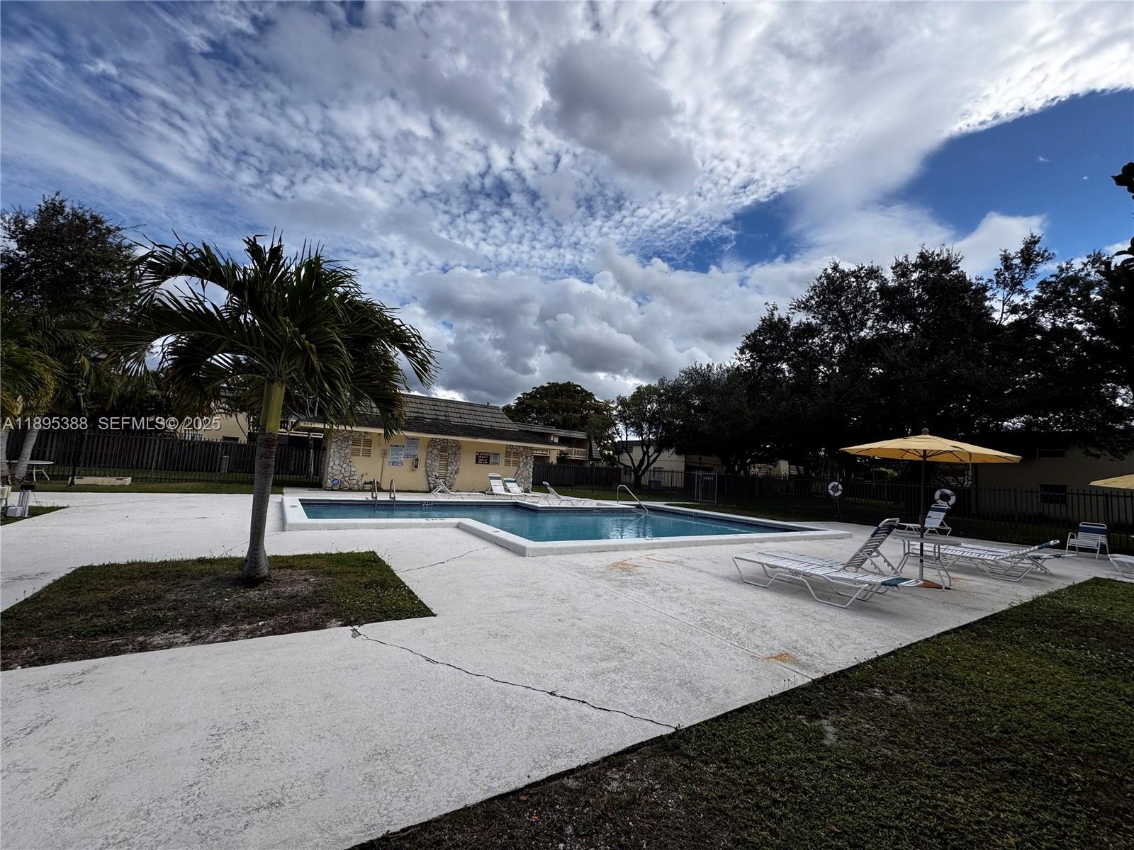 KENDALE LK TOWNHOUSE COND - Residential Lease