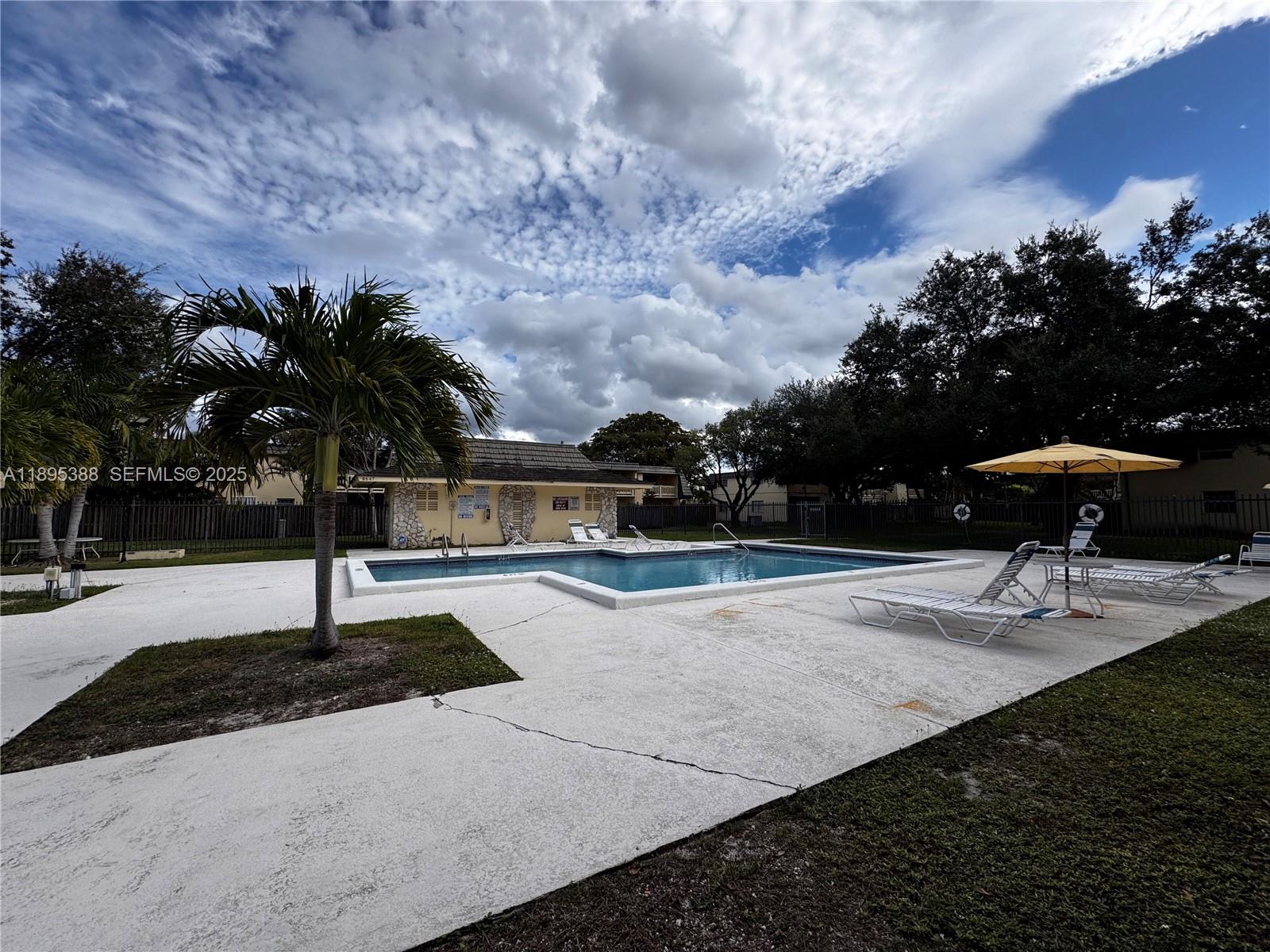 KENDALE LK TOWNHOUSE COND - Residential Lease