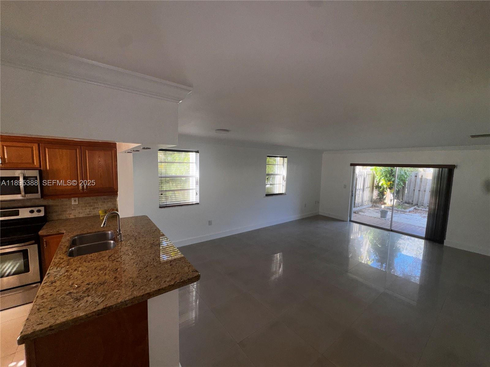 KENDALE LK TOWNHOUSE COND - Residential Lease