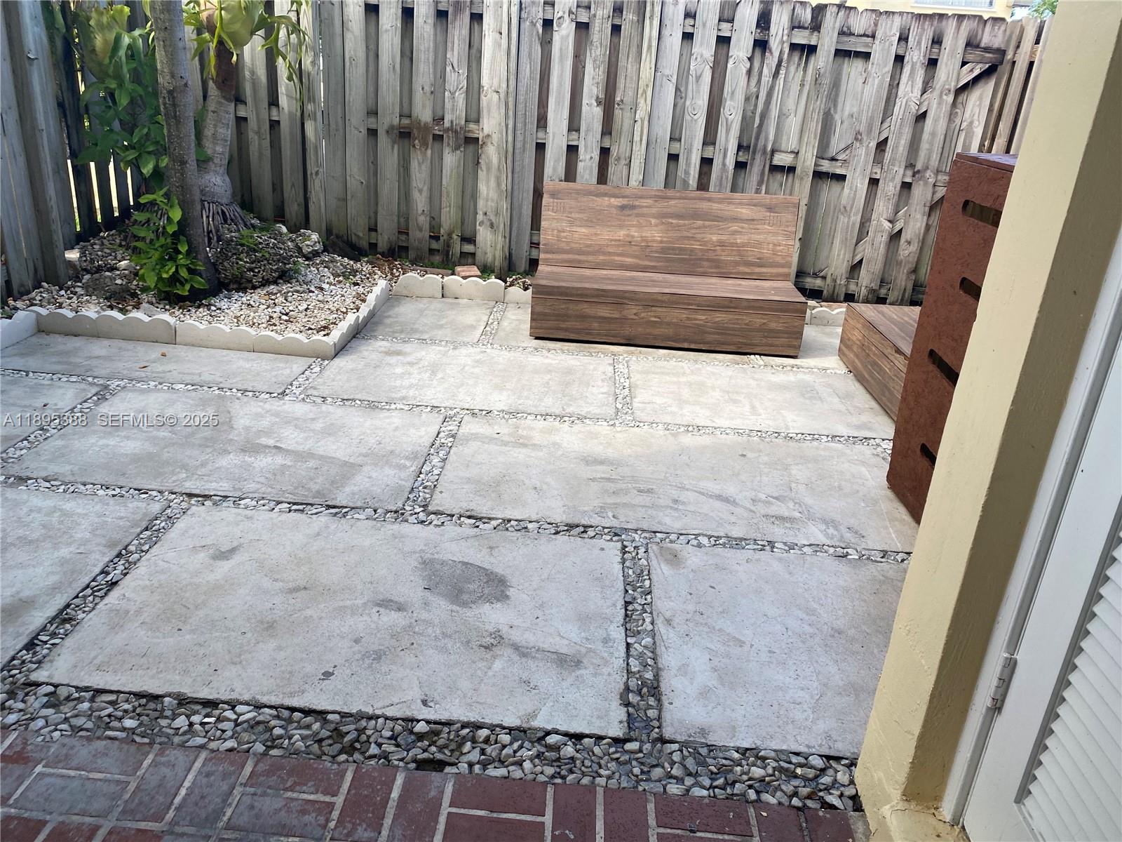 KENDALE LK TOWNHOUSE COND - Residential Lease