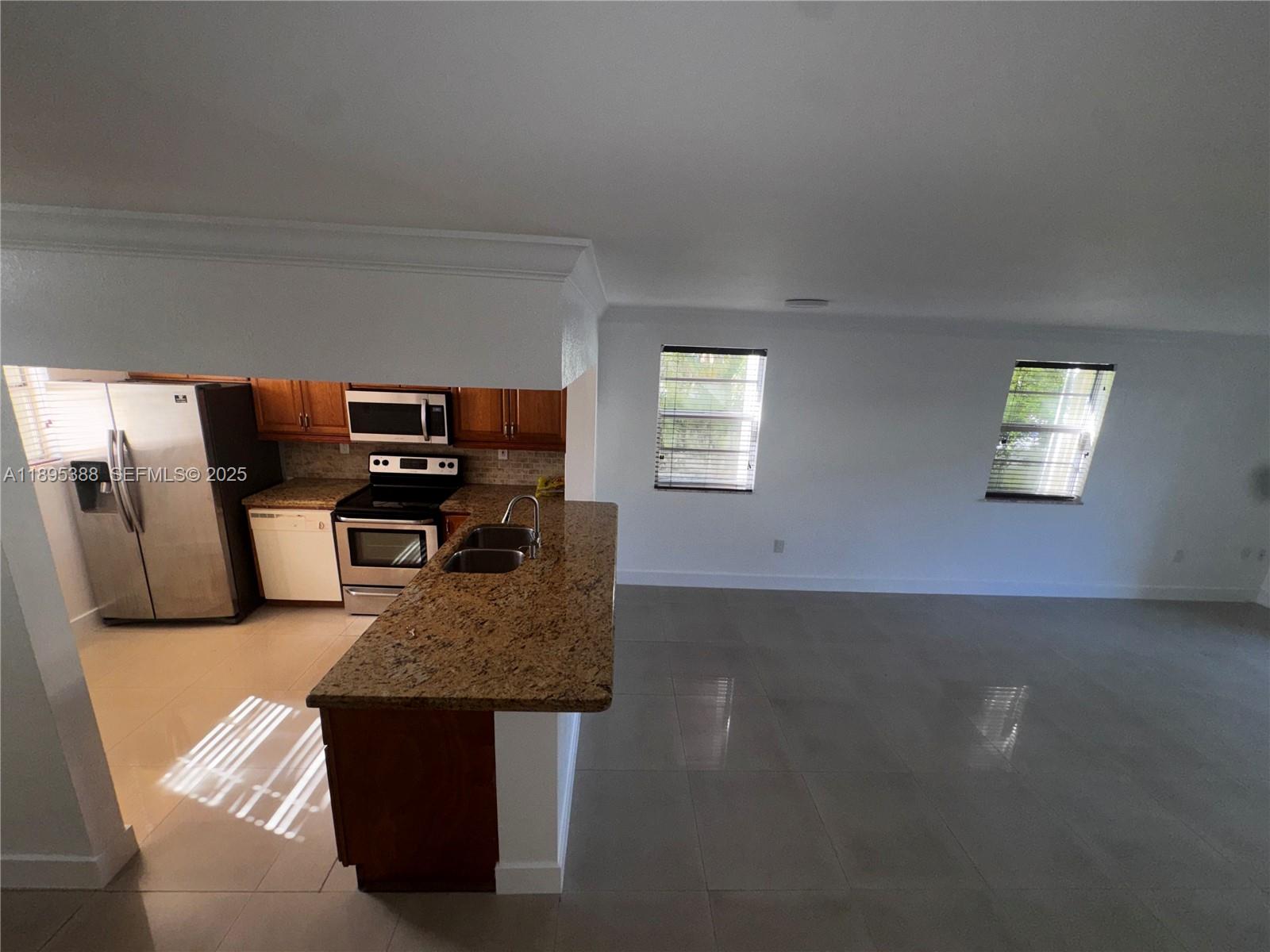 KENDALE LK TOWNHOUSE COND - Residential Lease