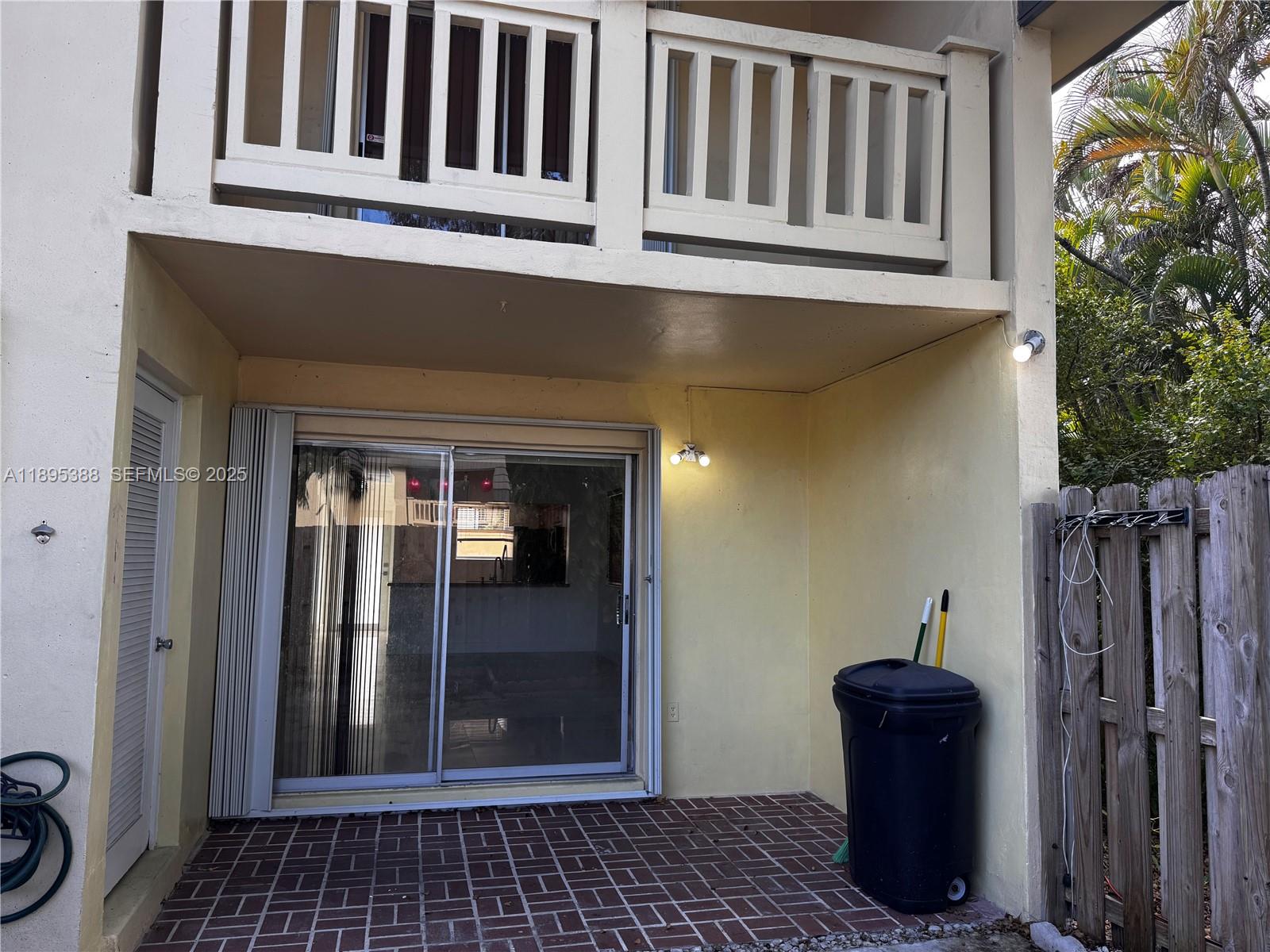 KENDALE LK TOWNHOUSE COND - Residential Lease