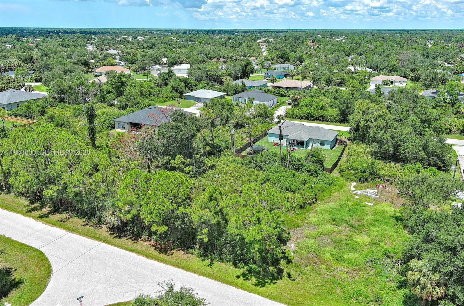 Port Charlotte - Land