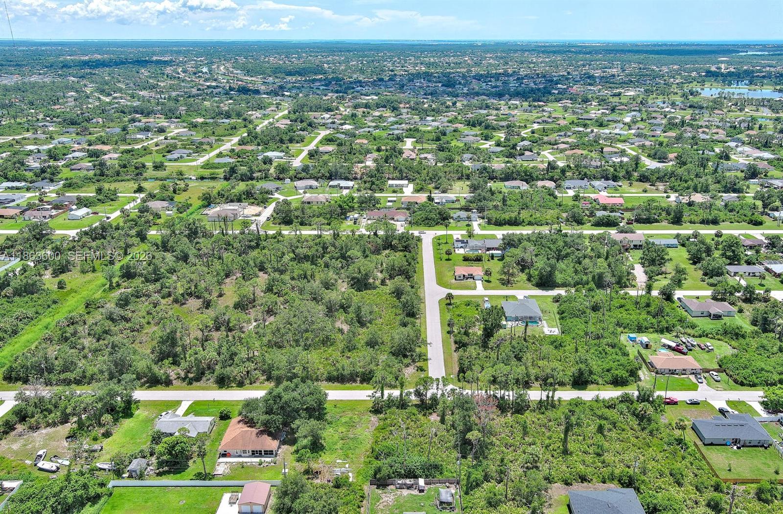 Port Charlotte - Land