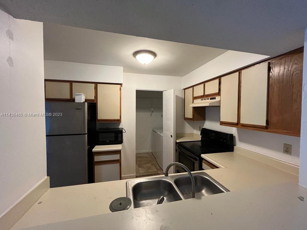 ROYAL POINCIANA CONDO - Residential Lease